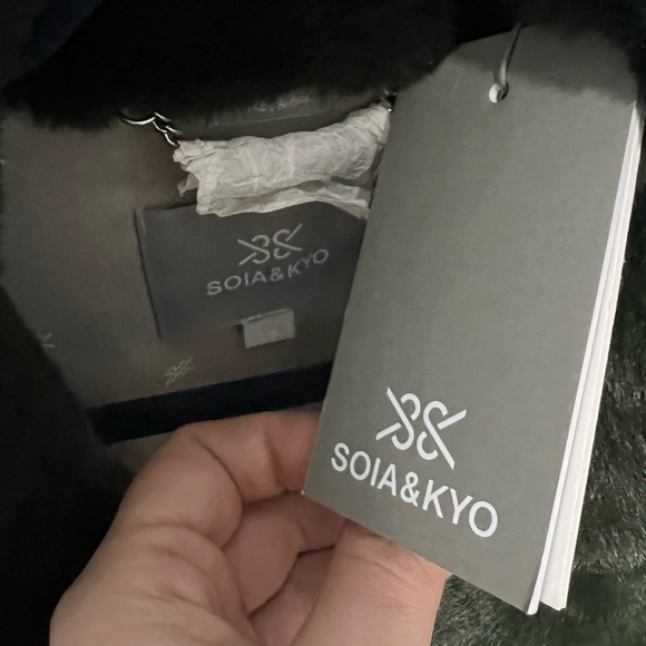 🌟NWT🌟 Soia & Kyo Emanuela Relaxed Fit Green Faux Fur Jacket size L - Picture 6 of 6